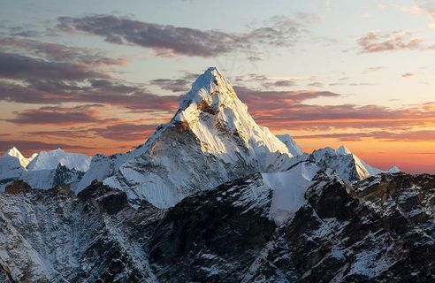 珠穆朗玛峰图片