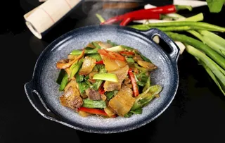 蒜苗辣炒腊肉图片