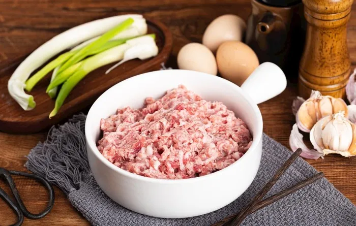新鲜饺子肉馅美食图片