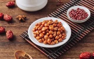 油炸花生米图片