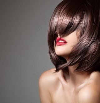 被头发盖住双眼的红唇美女高清图图片