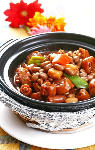 花生焖猪尾煲图片