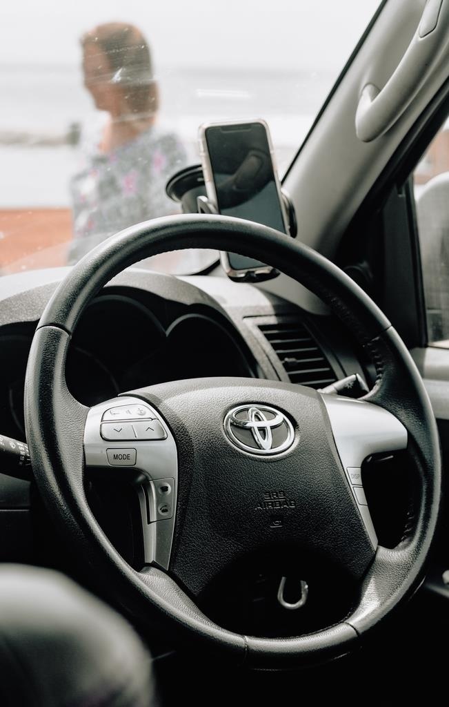 丰田汽车方向盘图片
