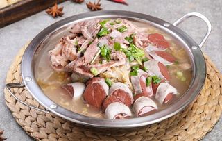 东北杀猪菜图片