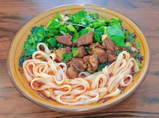 红烧羊肉粉米皮图片