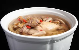 天麻麦冬炖老鸽图片