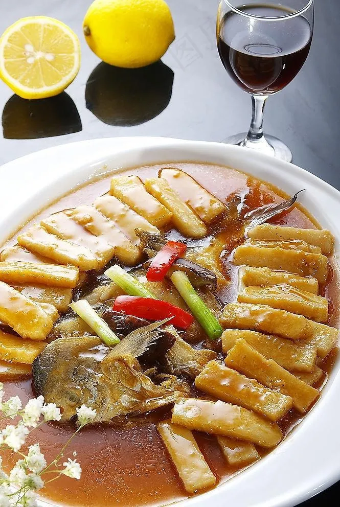 鲳鱼烧年糕图片
