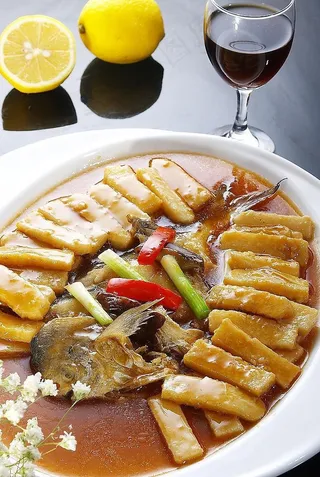 鲳鱼烧年糕图片