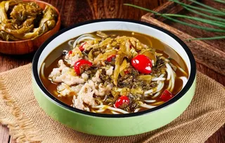 酸菜肉丝米线图片