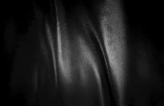 黑色皮质纹理背景图片