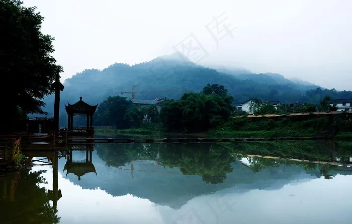 烟雨柳江古镇图片