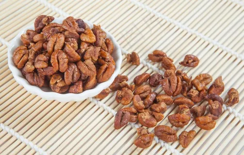 手剥山核桃仁图片