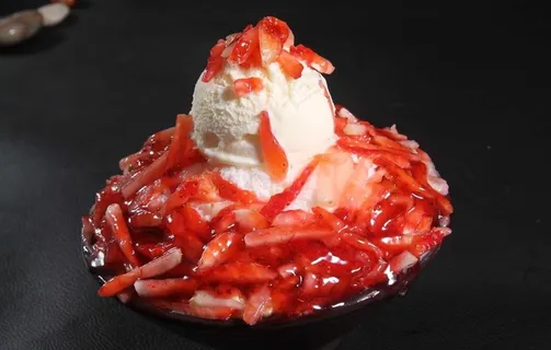 草莓芝士雪花冰图片 草莓芝士雪花冰图片