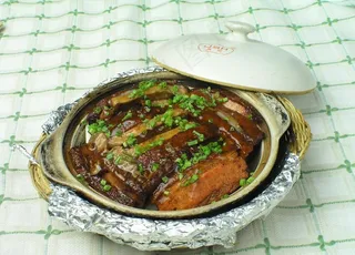 香芋扣肉煲图片