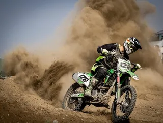 玩摩托竞技的骑手图片