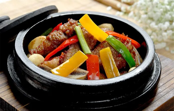 石锅牛仔骨图片