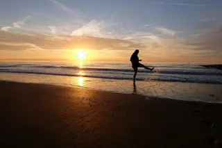 嬉戏，海滩，日落，女孩，侧影，太阳，大海