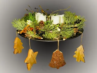 来临，来临花圈，蜡烛，圣诞节的时候