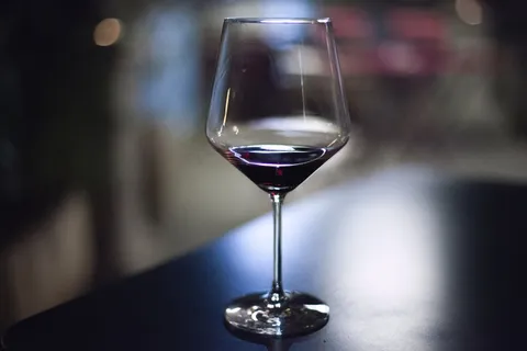酒杯,红酒,饮料,玻璃,葡萄酒,酒精 酒杯,红酒,饮料,玻璃,葡萄酒,酒精