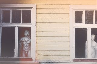 门,窗,卷帘门,窗户,柜子,窗户上的雕塑