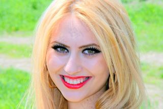 女孩，肖像，金色的头发，微笑，很好，绿色