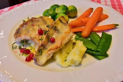 鱼,鲈鱼,鲈鱼菲力,蔬菜,胡萝卜 鱼,鲈鱼,鲈鱼菲力,蔬菜,胡萝卜