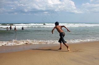 男孩，跑步，海滩，乐趣，海滩乐趣，快乐，水
