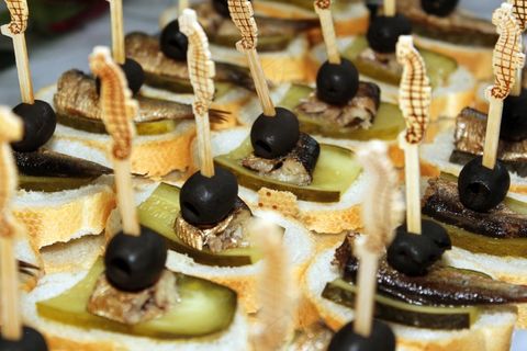 橄榄，黄瓜，面包，鱼，自助餐，冷自助餐