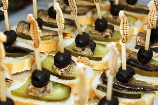 橄榄，黄瓜，面包，鱼，自助餐，冷自助餐