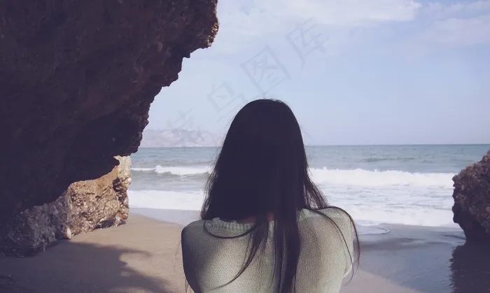 女孩，长长的头发，布鲁内特，海滩，波浪，水，沙
