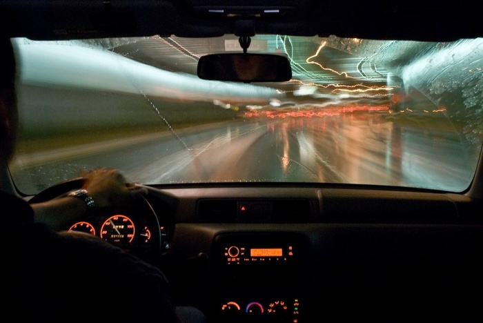 屏幕截图,轿车,方向盘,汽车内饰,汽车前挡风玻璃,驾驶