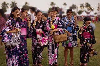 日本少年，日本女孩，Bon Odori