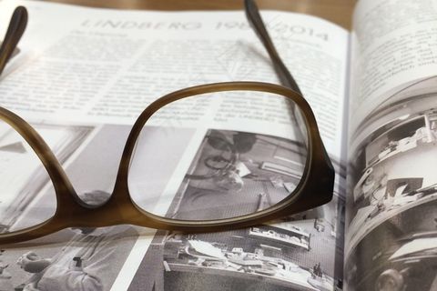 眼镜,眼镜架,电线,近视眼镜,充电器,杂志上的眼镜