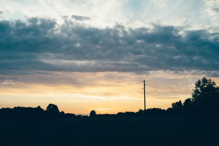 天空,霞光,卷积云,雨云,风景,日落时的电线杆和电源线