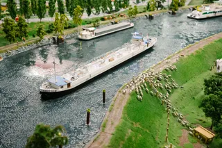 树,轿车,航空母舰,江河,街道,相片集：缩影人生