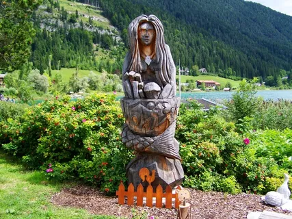 木雕，女性形象，雕刻