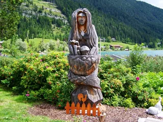 木雕，女性形象，雕刻