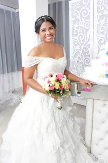 婚纱,婚纱写真,人物特写,婚礼,美女,新娘在房间里的肖像