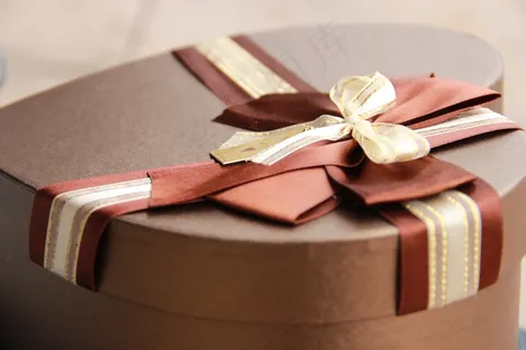 丝带和蝴蝶结的心形礼物