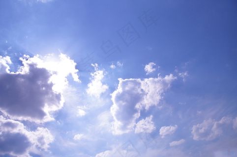 云团，天空，蓝色，多云，太阳晒，阳光，夏天，心情