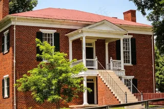 砖砌大楼，阿波玛托克斯法院大楼