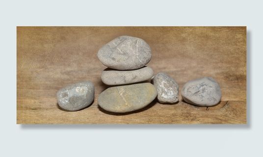 木地板，石头，坚硬，一个在另一个之上