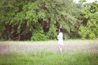 女孩，场，草，自然，树木，森林，人