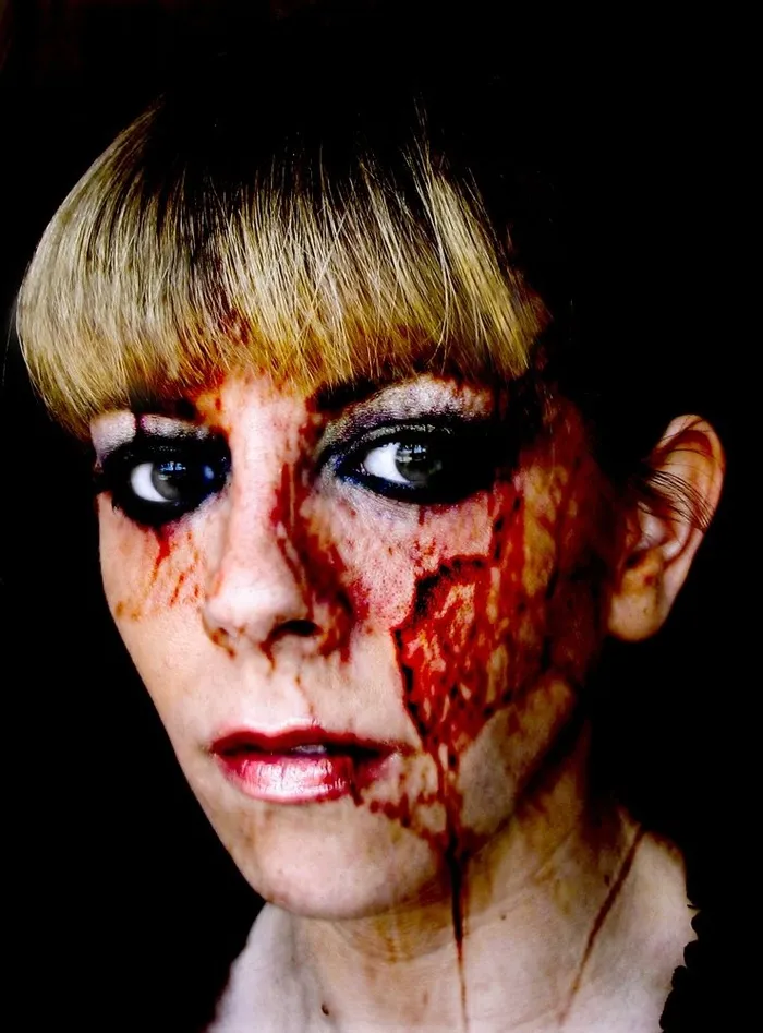 恐怖，血腥，恐怖的自画像