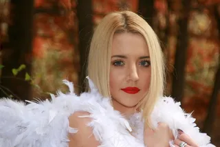 女孩，天使，秋，翅膀，叶子，红色，白色，金发女郎