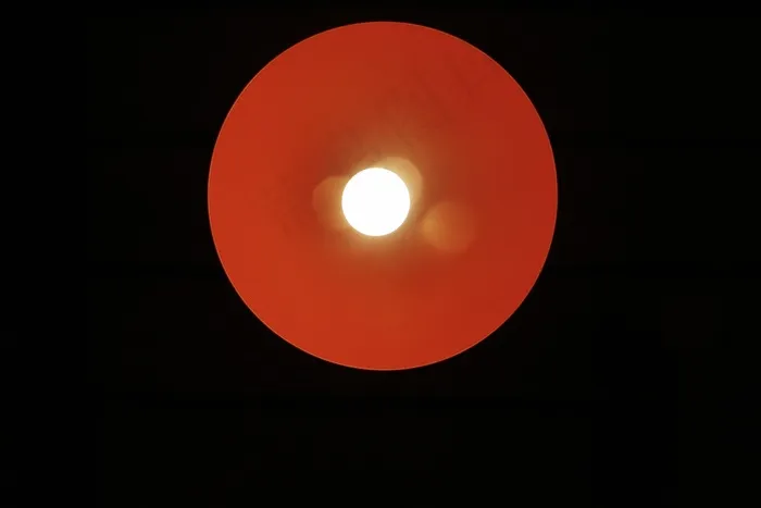 吸顶灯,圆月,月亮,月全食,月食,浅红色灯泡