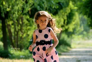 女孩，儿童，跑步机，连衣裙，长长的头发