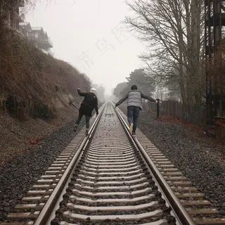 人,火车铁轨,铁路,铁路,女孩,家伙 人,火车铁轨,铁路,铁路,女孩,家伙