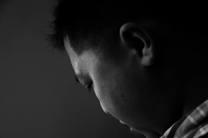 焦点，黑白任务，从侧面拍摄