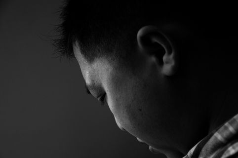 焦点，黑白任务，从侧面拍摄